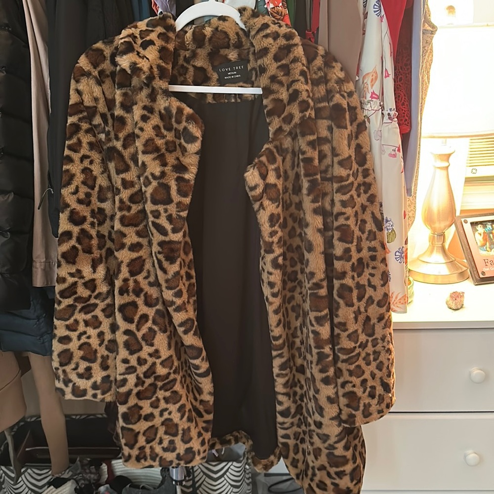 Love tree cheetah jacket size med